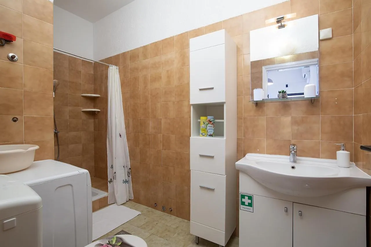 Apartments Dadic With Parking & Playground Medulin Kroatien