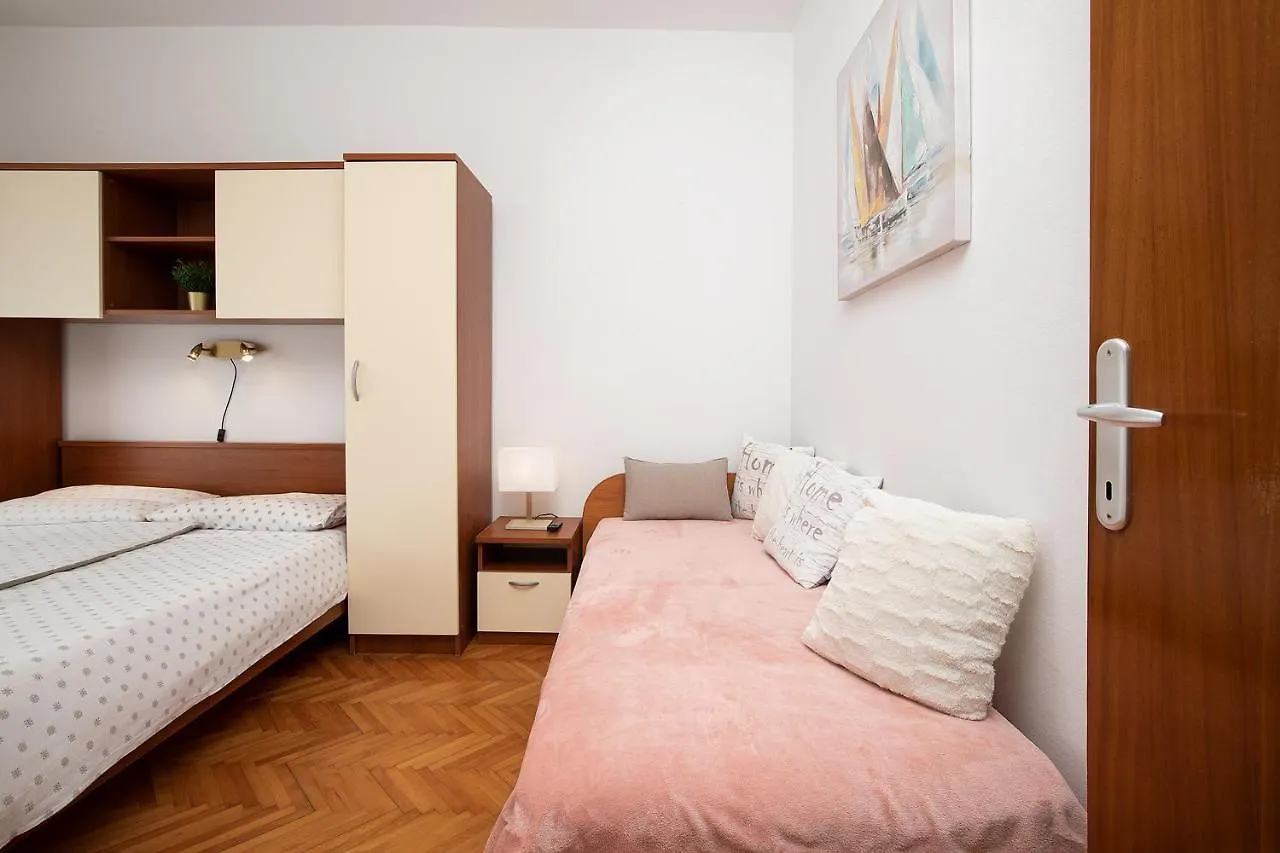 Apartments Dadic With Parking & Playground Medulin 0*,