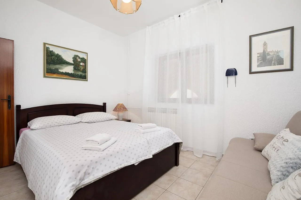 Apartments Dadic With Parking & Playground Medulin Kroatien