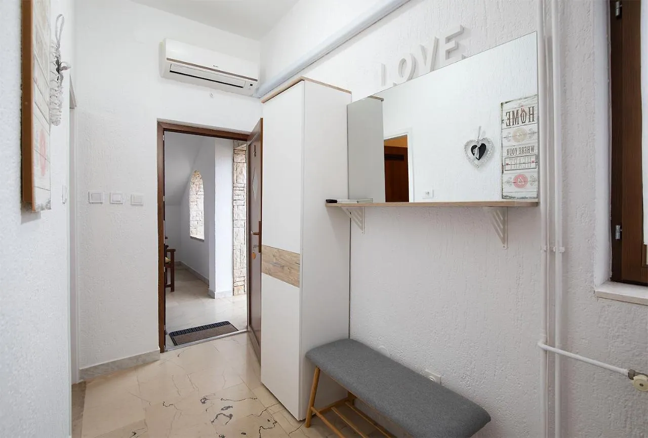 Apartments Dadic With Parking & Playground Medulin Kroatien