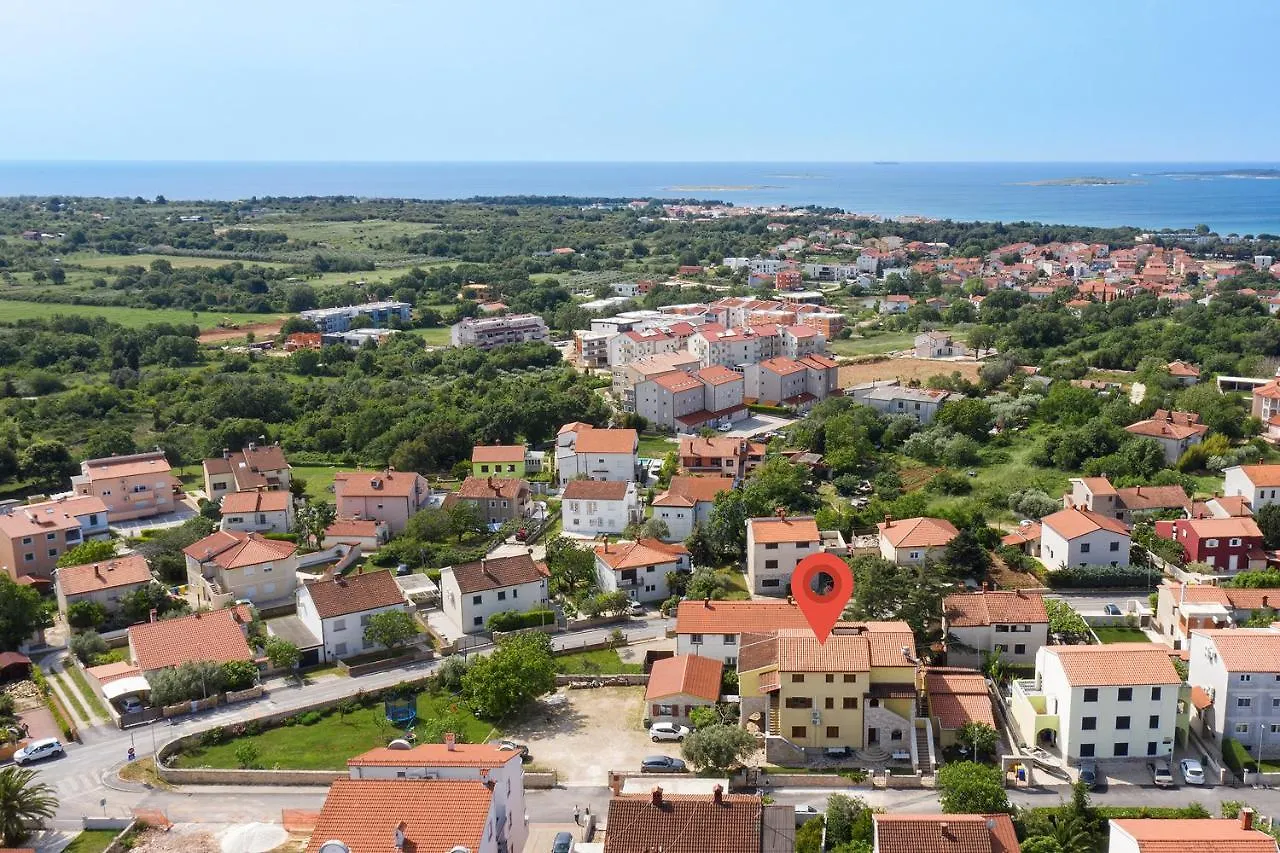 Apartments Dadic With Parking & Playground Medulin