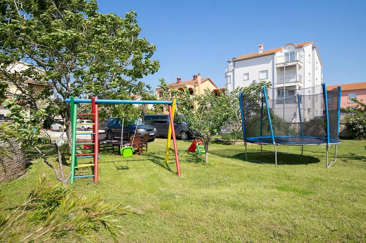 Apartments Dadic With Parking & Playground Medulin 0*,  Kroatien