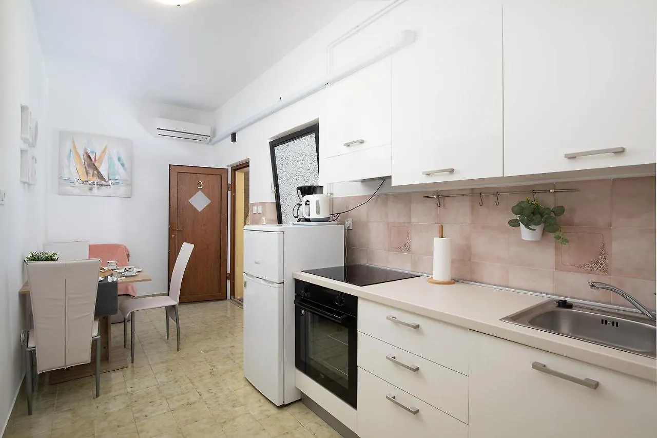 Apartments Dadic With Parking & Playground Medulin Kroatien
