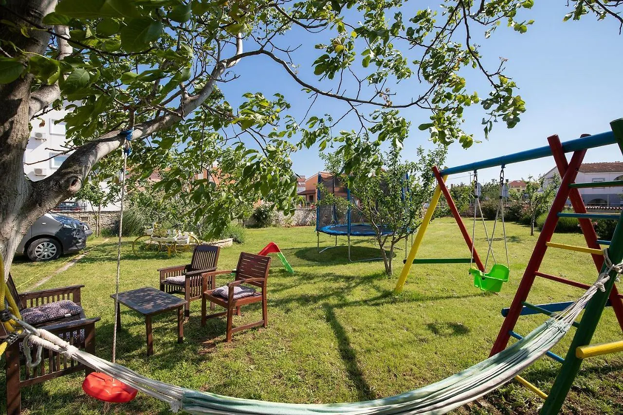 Apartments Dadic With Parking & Playground Medulin