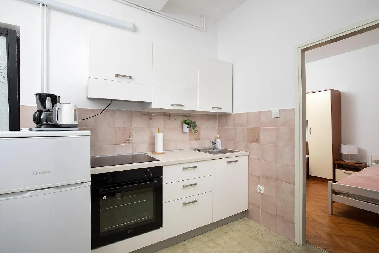 Apartments Dadic With Parking & Playground Medulin