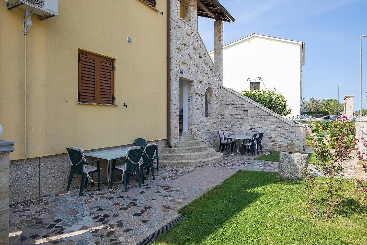 Apartments Dadic With Parking & Playground Medulin