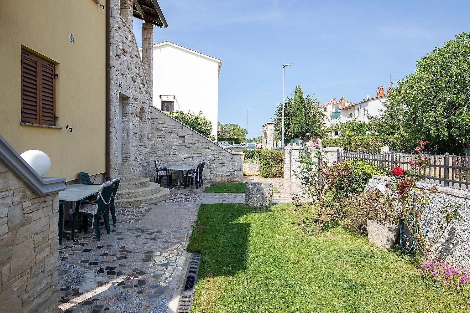 Apartments Dadic With Parking & Playground Medulin