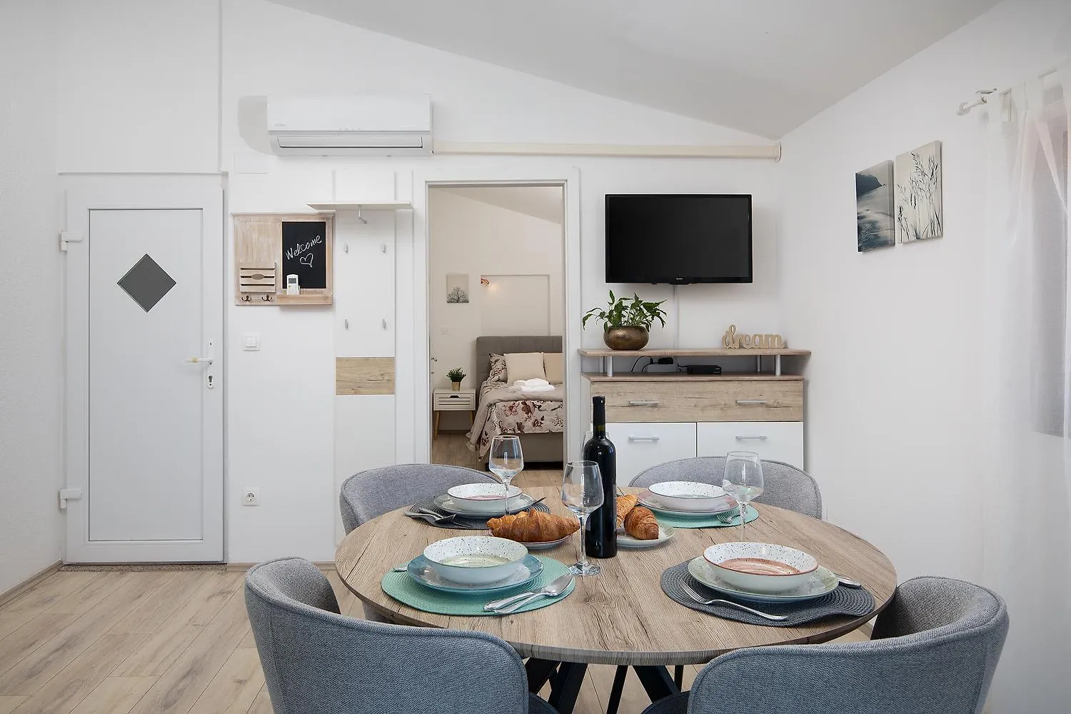 Apartments Dadic With Parking & Playground Medulin Kroatien