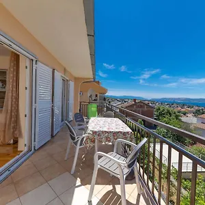 https://apartments-nada-selce.primorje-gorskikotar.com