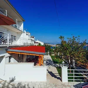 https://apartmani-simundic.hotels-in-trogir.com
